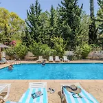Artemis Cynthia Complex פאפוס