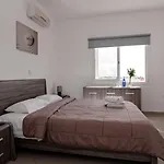 Artemis Cynthia Complex Apartament *