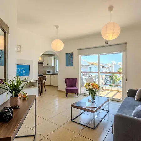 Artemis Cynthia Complex Apartment *