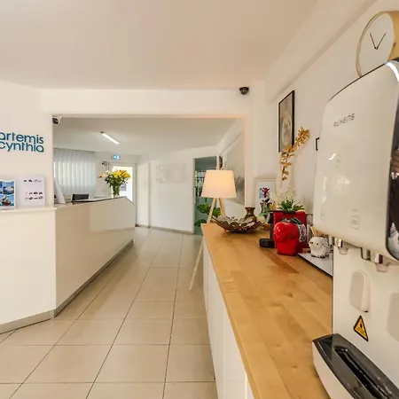 Artemis Cynthia Complex *