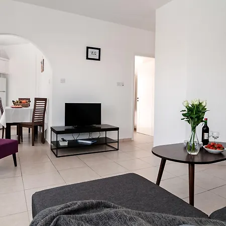 Artemis Cynthia Complex