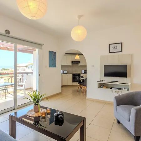 Artemis Cynthia Complex Apartment *