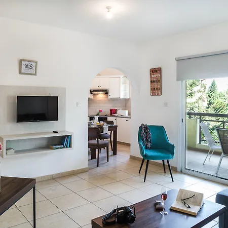 Artemis Cynthia Complex Apartment *