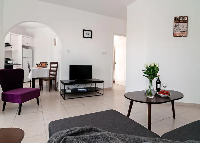 Artemis Cynthia Complex