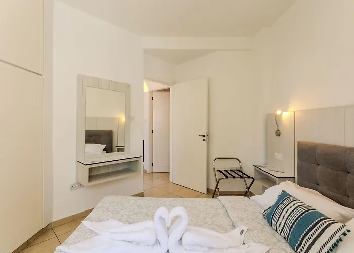 Artemis Cynthia Complex