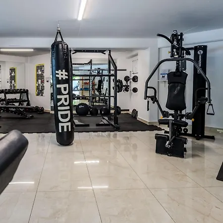Artemis Cynthia Complex פאפוס