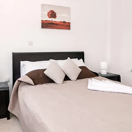 Artemis Cynthia Complex פאפוס