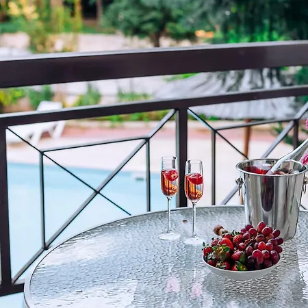 Artemis Cynthia Complex 아파트