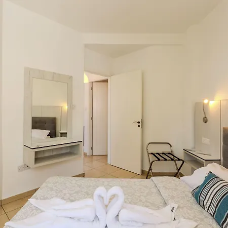 Artemis Cynthia Complex