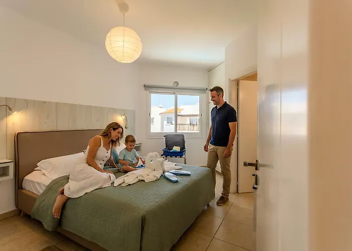 Artemis Cynthia Complex Apartament *